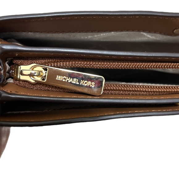 Michael Kors Trisha Medium Crossbody Bag - Picture 11 of 14